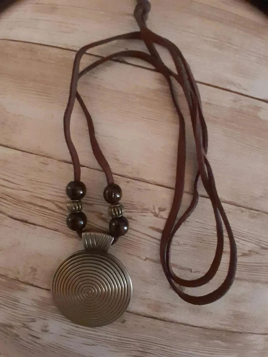 Collier femme, style Ethnique, doré et perles marron